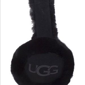 UGG Women’s Classic Non-Tech Earmuffs - Black (OS). NIB